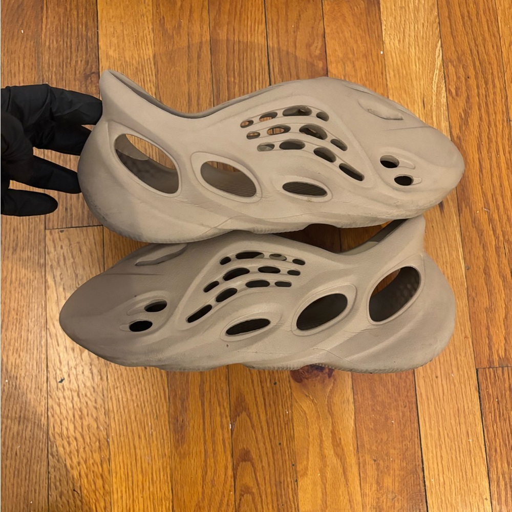 Yeezy Foam Runners - Picture 3 of 5